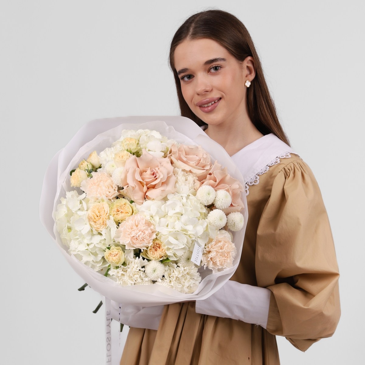 svetlyj buket s francuzskoj rozoj 5